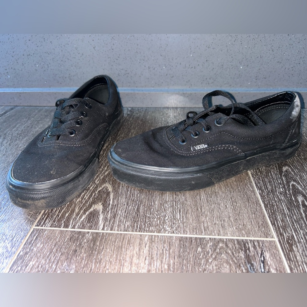 Vans Off The Wall Black Canvas Sneakers Mens Size 6 Womens Size 7.5 EUC
